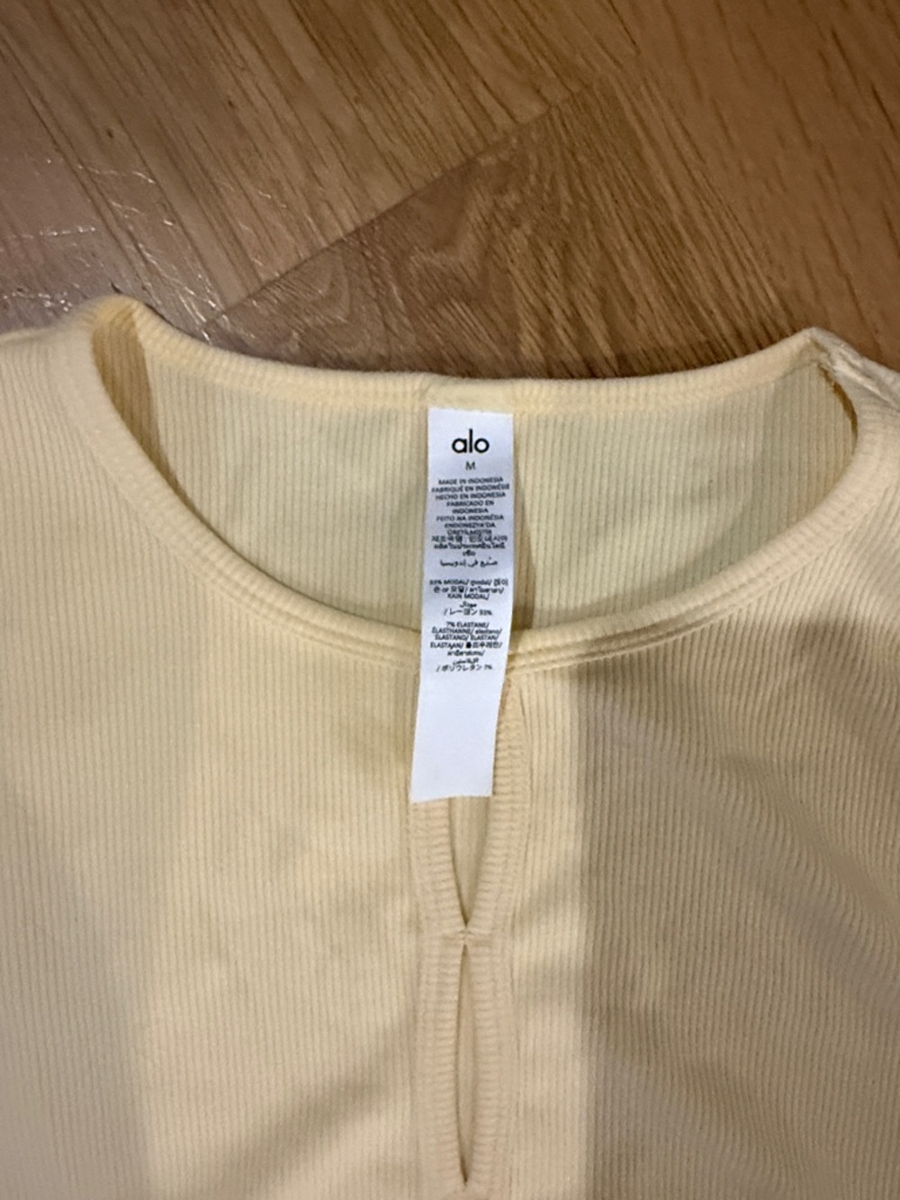 ALO Yoga Dreamlight Long Sleeve Top -
Candlelight Yellow-M-NWT - Picture 12 of 12